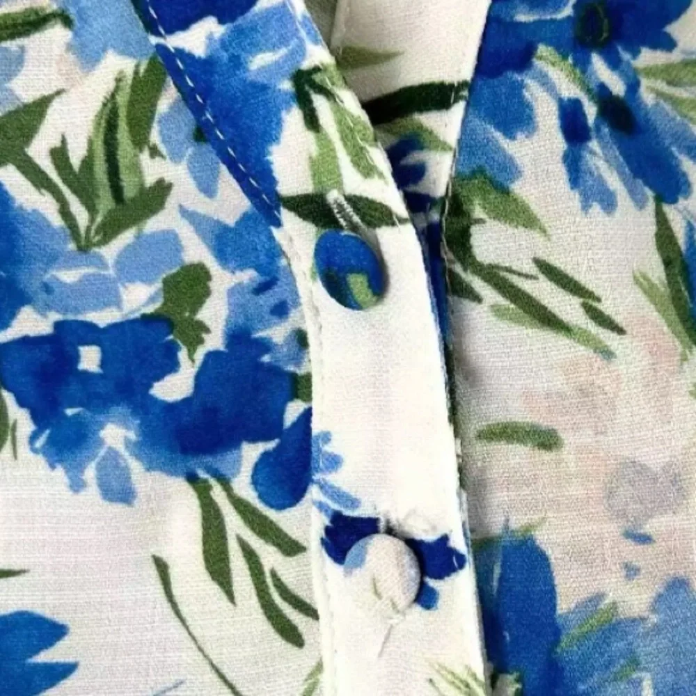 NWOT Fortune & Ivy, Stitch Fix Blue‎ & White Floral Crochet Short Sleeve Top